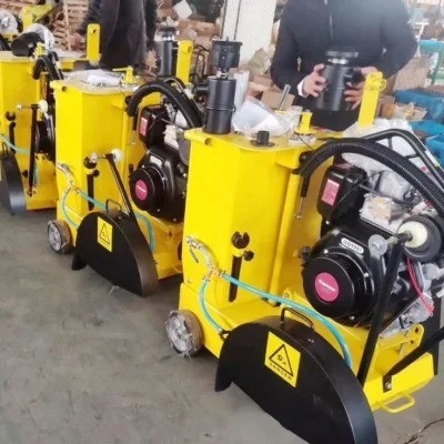 Automatic Asphalt Road Saw Cutting Machine 40t/H Capacity Pavement Cutting Machine