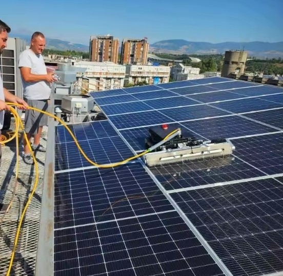 High-End Photovoltaic Panels Cleaning Robot Automatic Dry /Water Waterless Washing Solar Panel Cleaning Robot For PV Pan
